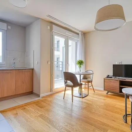 A Deux Pas De Paris - Le Gracieux - 363b Issy-les-Moulineaux