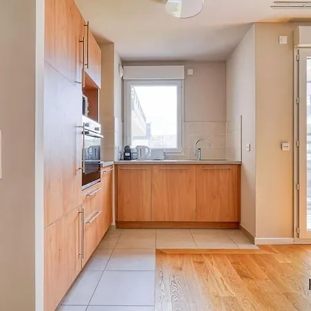 A Deux Pas De Paris - Le Gracieux - 363b Apartment *