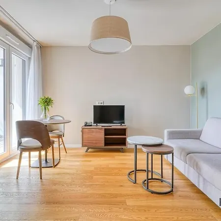 A Deux Pas De Paris - Le Gracieux - 363b Issy-les-Moulineaux